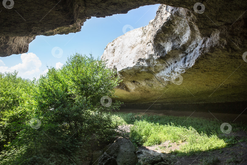 Скачать Пещера у Белой скалы в Крыму фотосток Ozero