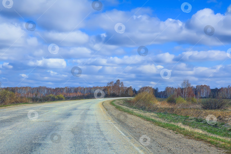 Скачать пейзаж с дорогой и небом фотосток Ozero