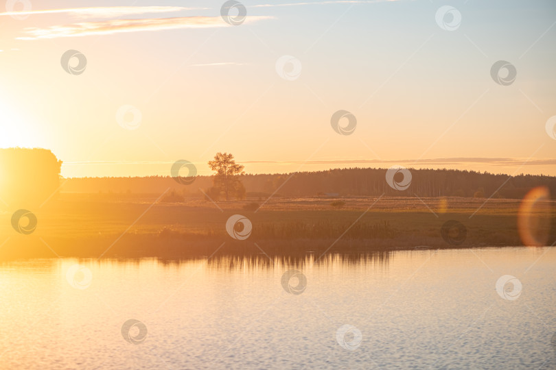 Скачать Прекрасный вид на осеннюю природу, реку фотосток Ozero