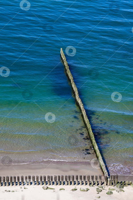 Скачать волнорез на Балтийском море, чистая морская вода фотосток Ozero