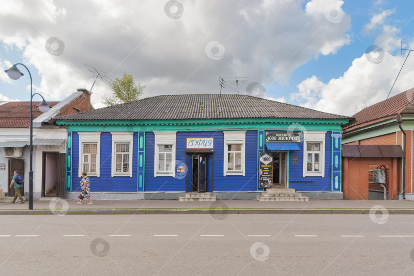 Скачать Магазины и лавочки в старинном доме города Торопец. фотосток Ozero