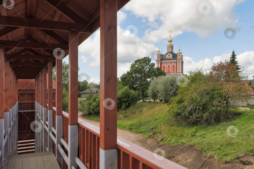 Скачать Вид на Храм со смотровой площадки в городе Торопец. фотосток Ozero