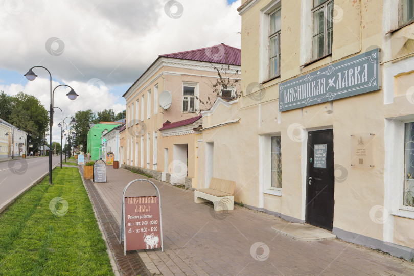 Скачать Мясная лавка в старинном отреставрированном здании в Торопце. фотосток Ozero