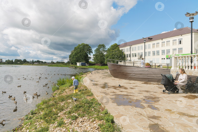 Скачать Набережная реки Торопа в городе Торопец фотосток Ozero