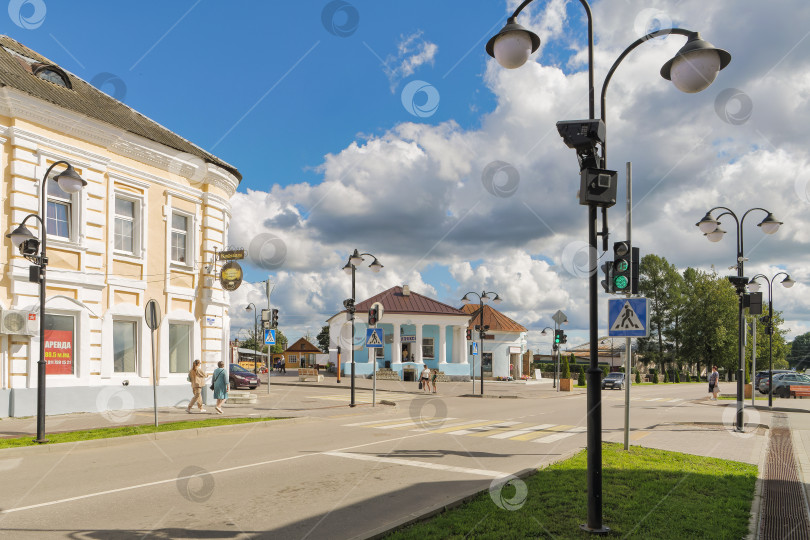 Скачать Центральная площадь и перекресток города торопец. фотосток Ozero