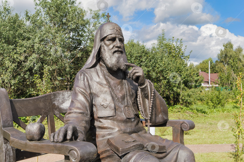 Скачать Патриарх Тихон. Памятник в городе Торопец. фотосток Ozero