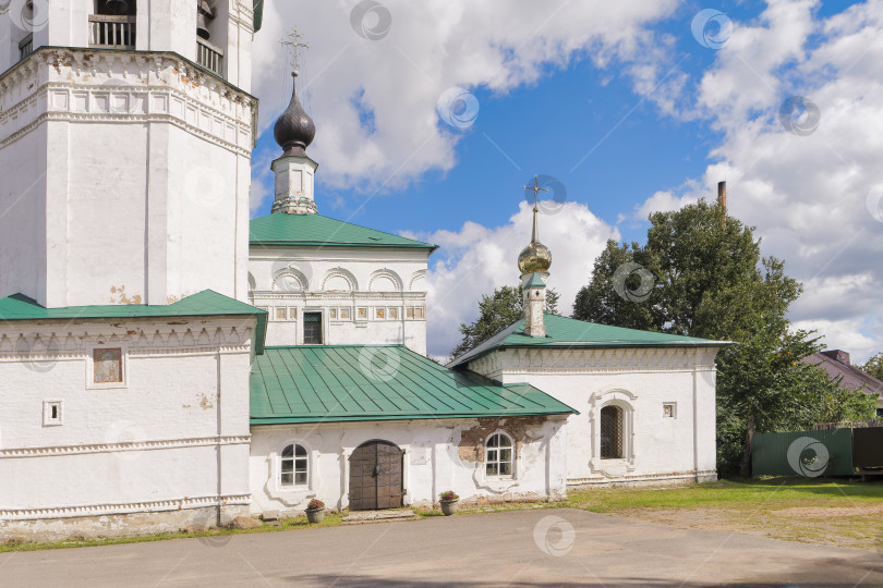 Скачать Вход в Спасскую церковь города Торопец. фотосток Ozero