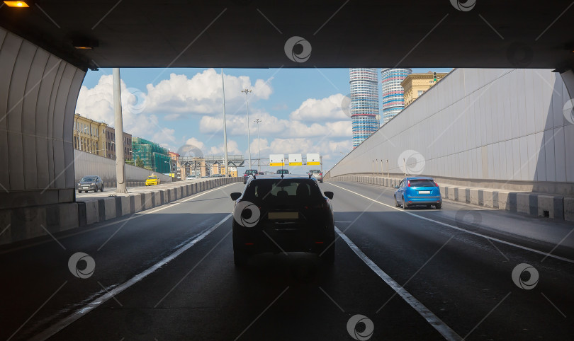 Скачать Автомобильное движение в городе фотосток Ozero