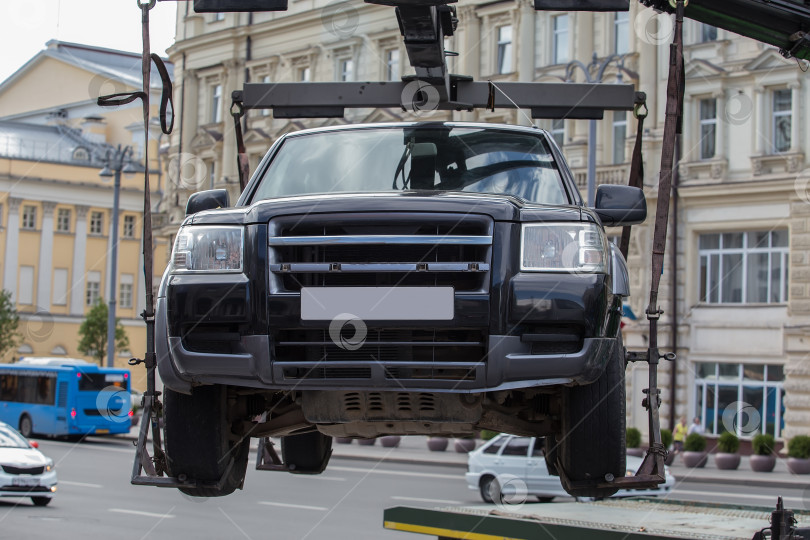 Скачать Автомобиль эвакуировали за парковку в запрещенном месте фотосток Ozero