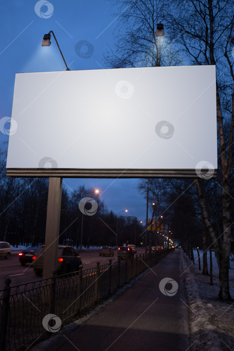 Скачать рекламный щит в городе у дороги фотосток Ozero