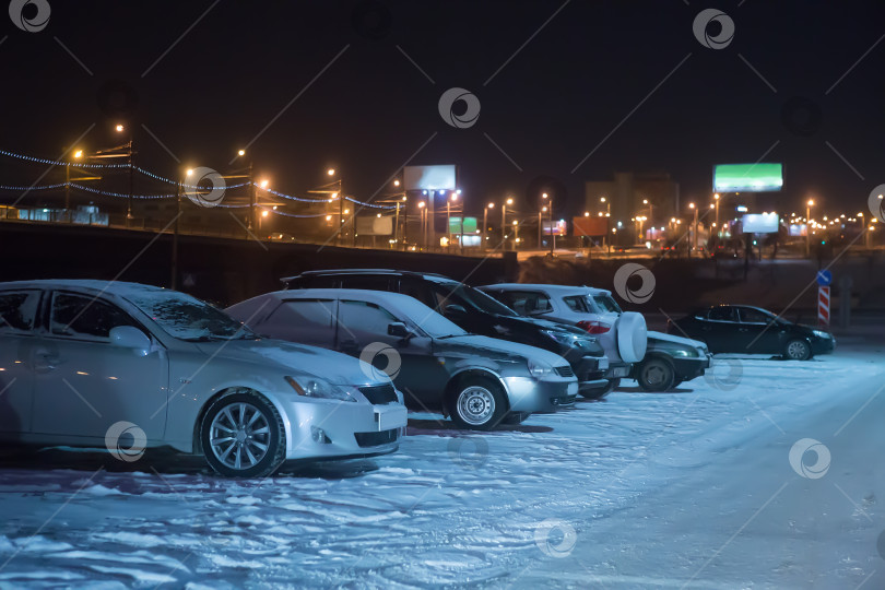 Скачать автомобили на стоянке зимой фотосток Ozero