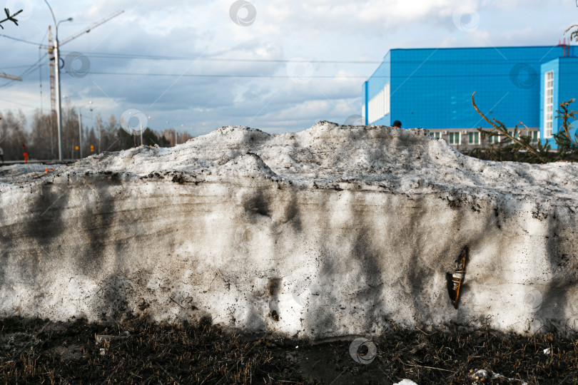 Скачать грязный снег в городе фотосток Ozero