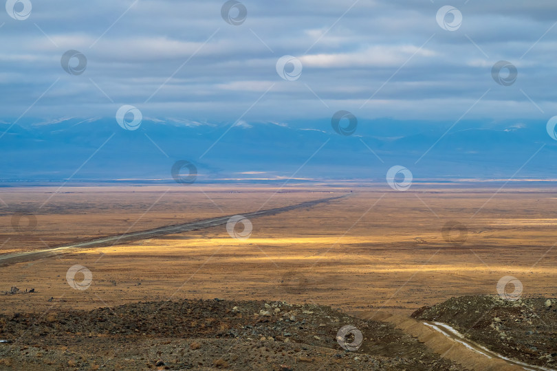 Скачать Потрясающий живописный вид на осеннюю долину. фотосток Ozero