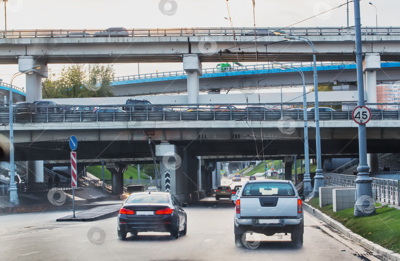 Скачать движение в городе на разных уровнях фотосток Ozero