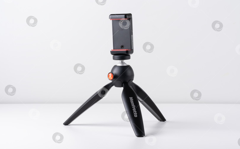 Скачать Штатив для телефона Manfrotto - 1 сентября 2024 года, Ставрополь, Россия фотосток Ozero