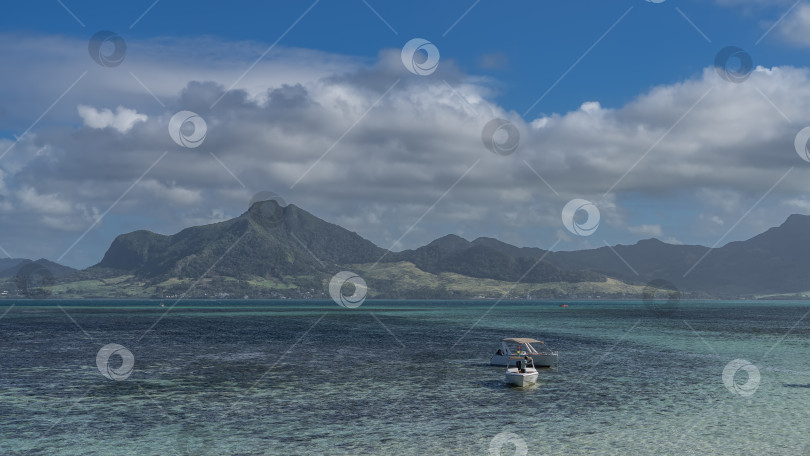 Скачать Прекрасный тропический морской пейзаж. фотосток Ozero