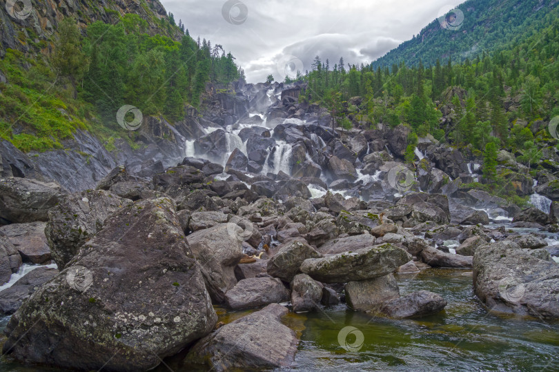 Скачать Водопад в Горном Алтае, Россия. фотосток Ozero