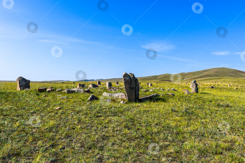 Скачать Менгиры Хакасии фотосток Ozero