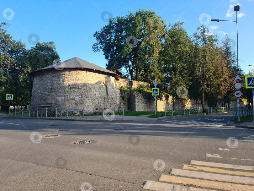 Скачать Старый Псков.  Городская стена для защиты города. фотосток Ozero