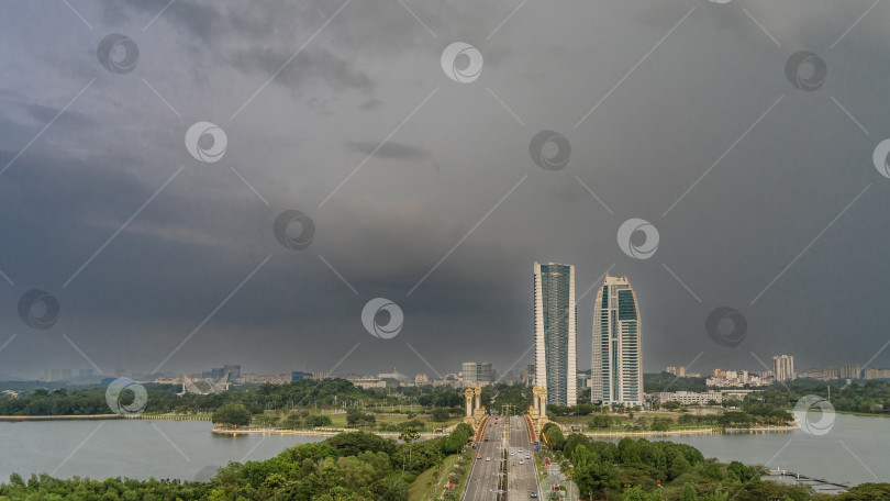 Скачать Городской пейзаж. Небоскребы, городские здания на острове. фотосток Ozero