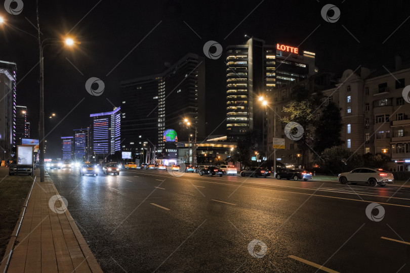 Скачать Москва. Вид на ночной Новый Арбат (проспект Калинина). Ночные огни. фотосток Ozero