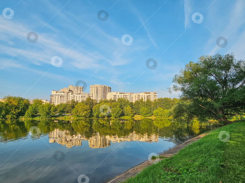 Скачать Серебряный виноградный пруд в Измайлово. Москва. фотосток Ozero