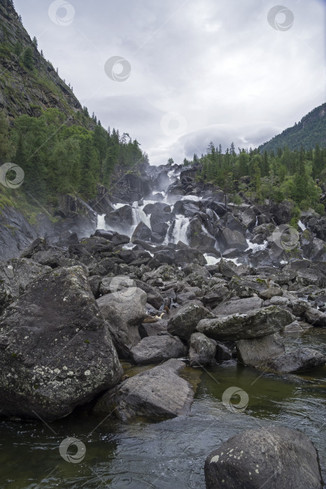 Скачать Водопад в Горном Алтае, Россия. фотосток Ozero