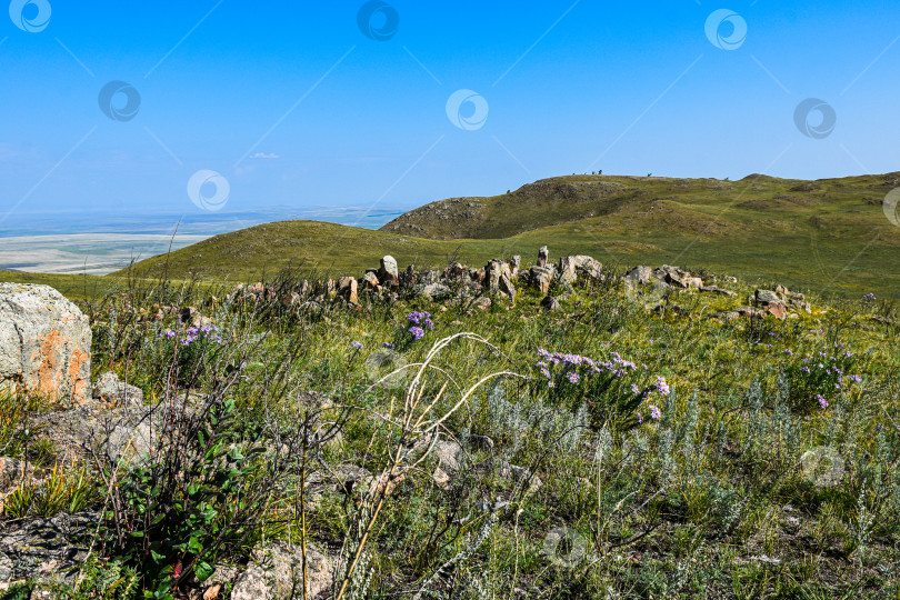 Скачать Древние горы Хакасии. Сахсыр фотосток Ozero