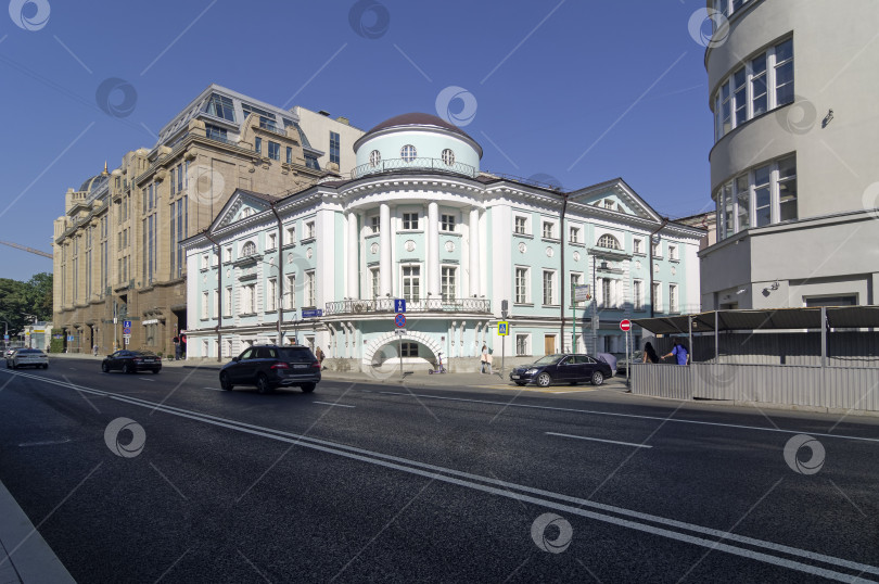 Скачать Старинная городская усадьба в центре Москвы. фотосток Ozero