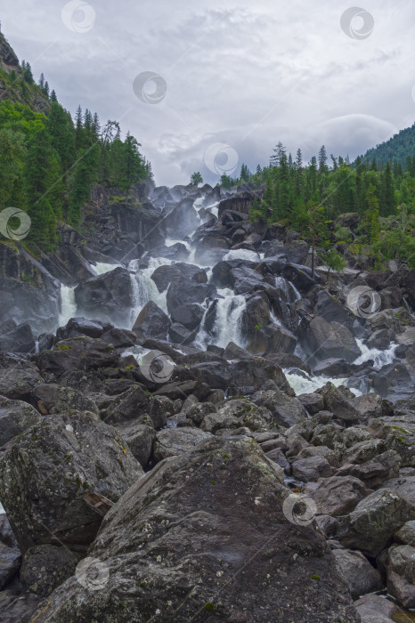 Скачать Водопад в Горном Алтае, Россия. фотосток Ozero