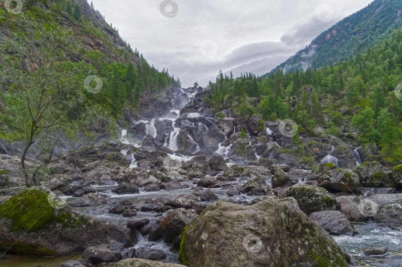 Скачать Водопад в Горном Алтае, Россия. фотосток Ozero