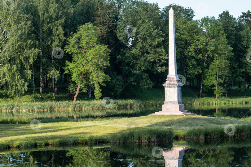 Скачать Чесменский обелиск в Гатчинском парке, Санкт-Петербург фотосток Ozero