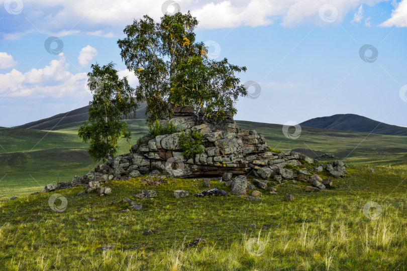 Скачать Древние горы Хакасии. Сахсыр фотосток Ozero