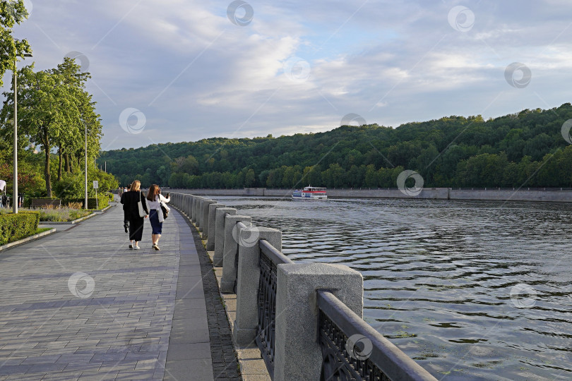 Скачать Москва, Россия, август, 2024 года, Набережная города фотосток Ozero