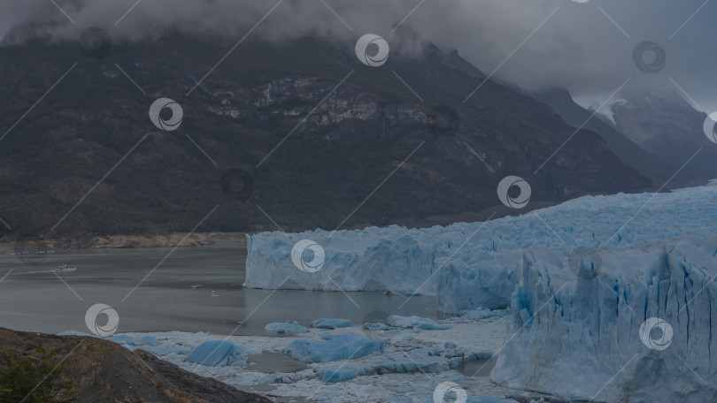 Скачать Знаменитый ледник Перито-Морено. фотосток Ozero