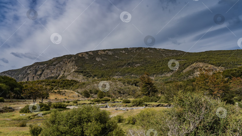 Скачать Осенний пейзаж Патагонии. фотосток Ozero