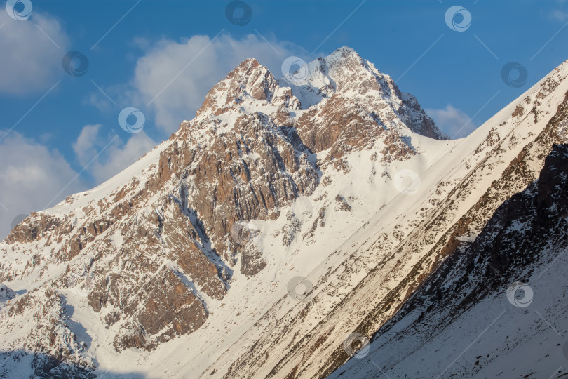 Скачать Скалы в ущелье Чичкан, Кыргызстан фотосток Ozero