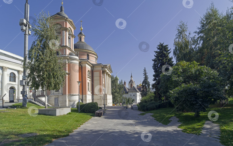 Скачать Православный собор в центре Москвы. фотосток Ozero