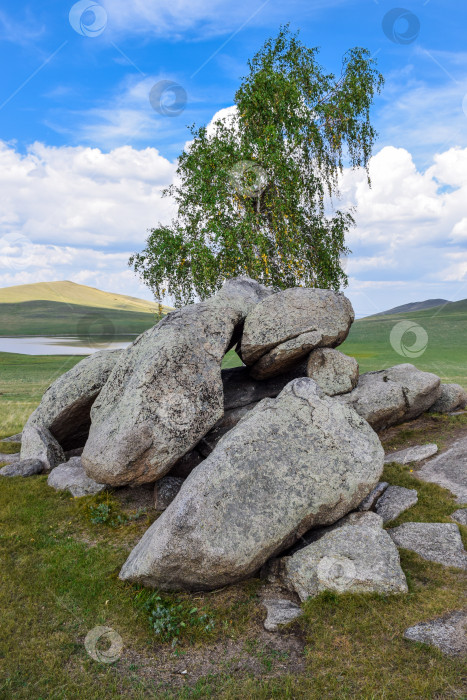 Скачать Древние горы Хакасии. Сахсыр фотосток Ozero