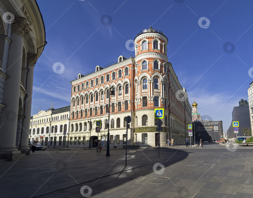 Скачать Старый многоквартирный дом в центре Москвы. фотосток Ozero