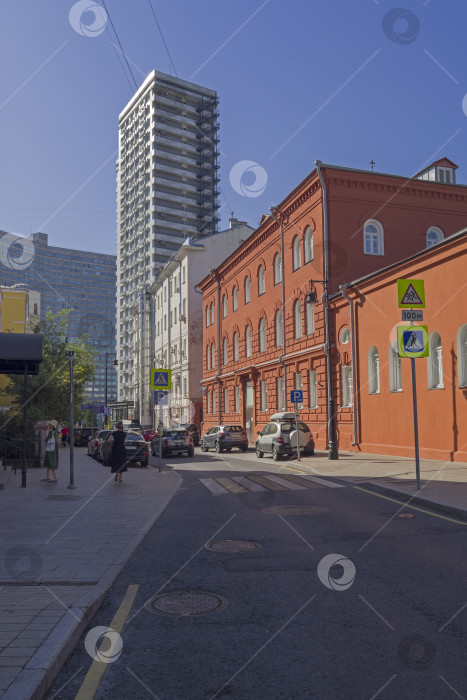 Скачать Борисоглебский переулок, вид на проспект Новый Арбат, Москва. фотосток Ozero