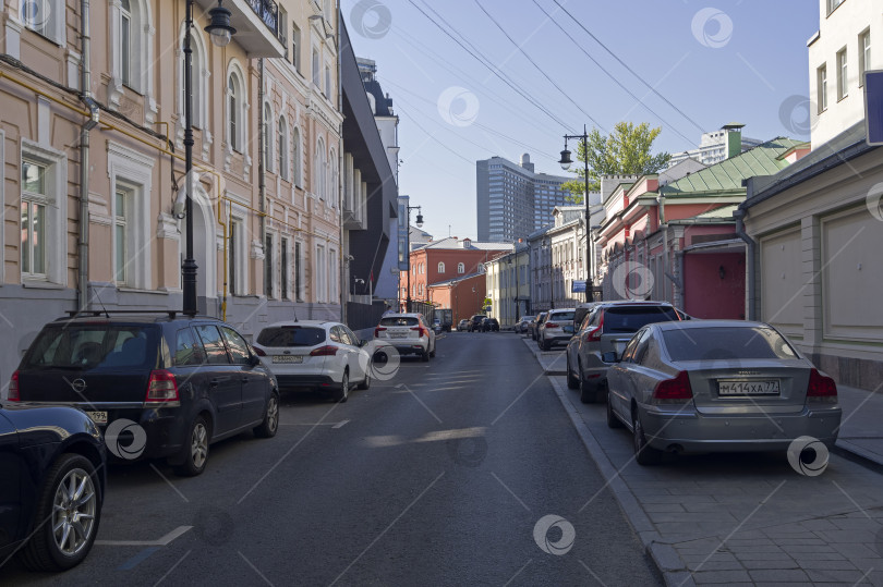 Скачать Борисоглебский переулок, вид на проспект Новый Арбат, Москва. фотосток Ozero