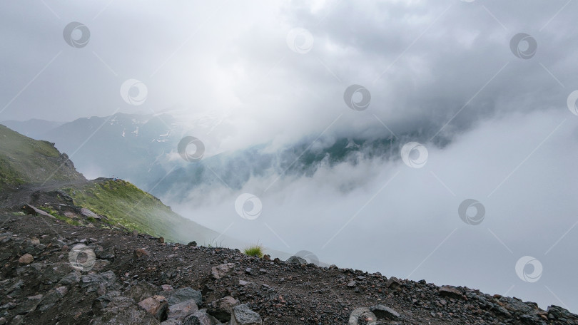 Скачать Туман в горах фотосток Ozero