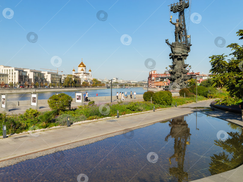 Скачать Памятник Петру Первому на Крымской набережной в парке Музеон. фотосток Ozero