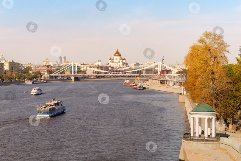 Скачать Москва-река в районе Крымского моста. фотосток Ozero