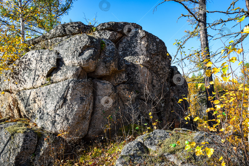 Скачать Древние горы Хакасии. Каменный парк фотосток Ozero