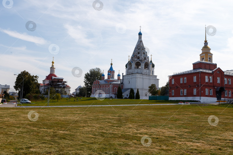 Скачать Коломна, Россия - 10 сентября 2024- Здания на Соборной площади фотосток Ozero