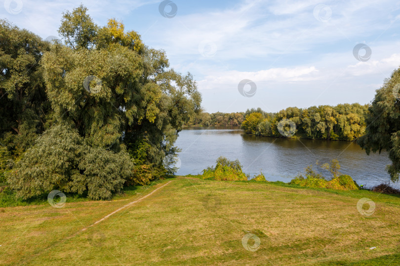 Скачать Место слияния рек Москвы и Коломенки фотосток Ozero