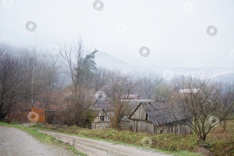 Скачать старое деревянное коммерческое здание в деревенском стиле фотосток Ozero