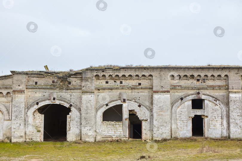 Скачать Руины старого исторического здания. фотосток Ozero